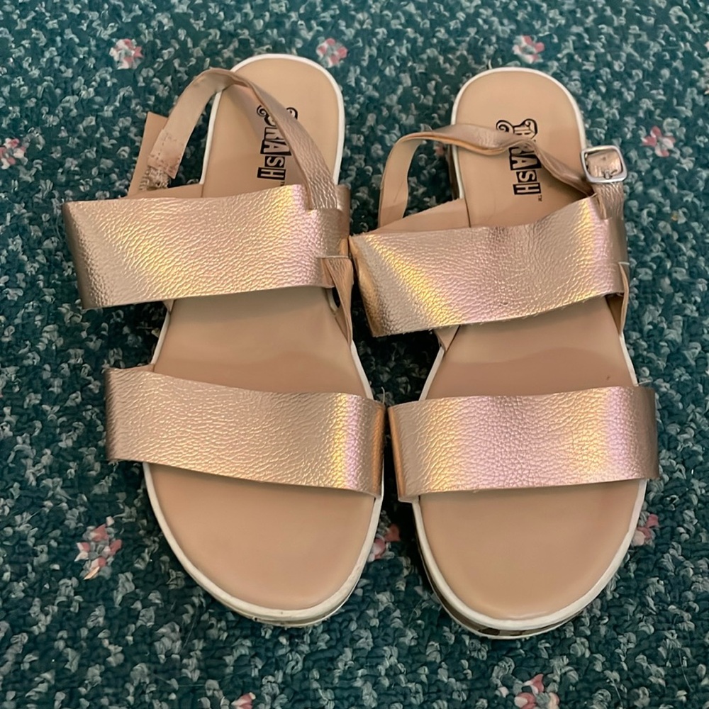 Brash US women’s size 7.5 rose gold sandals